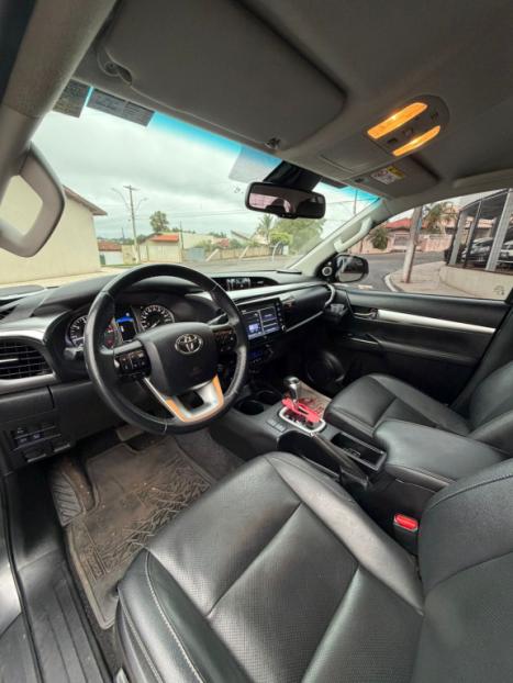 TOYOTA Hilux Caminhonete 2.8 16V SRX 4X4 TURBO DIESEL CABINE DUPLA AUTOM�TICO, Foto 8