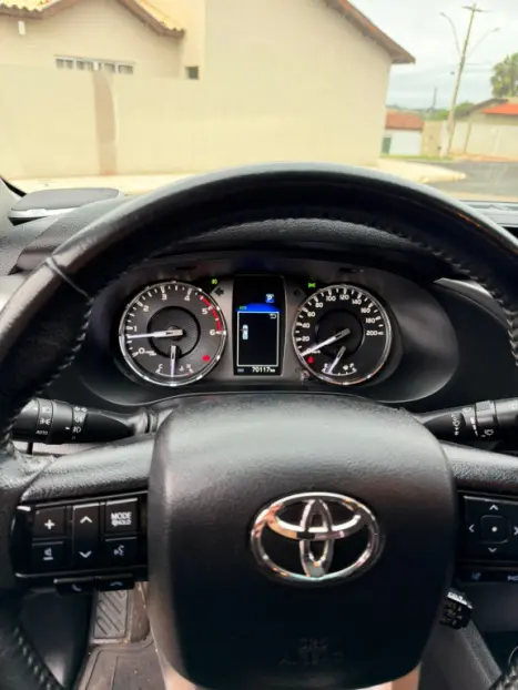 TOYOTA Hilux Caminhonete 2.8 16V SRX 4X4 TURBO DIESEL CABINE DUPLA AUTOM�TICO, Foto 12