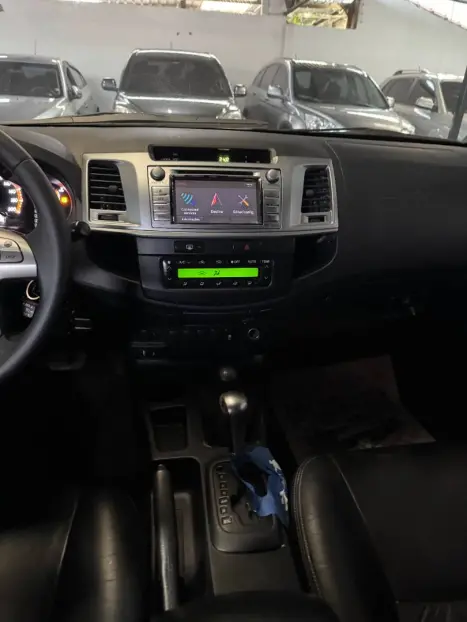 TOYOTA Hilux Caminhonete 3.0 4P 4X4 SRV TURBO DIESEL CABINE DUPLA AUTOM�TICO, Foto 11