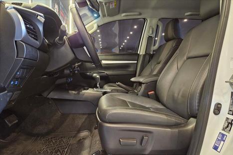 TOYOTA Hilux Caminhonete 2.8 16V SRX 4X4 DIESEL CABINE DUPLA AUTOM�TICO, Foto 16