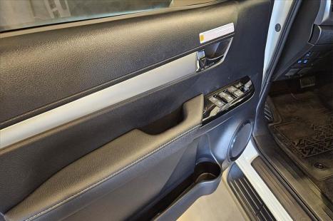 TOYOTA Hilux Caminhonete 2.8 16V SRX 4X4 DIESEL CABINE DUPLA AUTOM�TICO, Foto 17