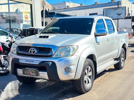 TOYOTA Hilux Caminhonete 3.0 4P 4X4 SRV TURBO DIESEL CABINE DUPLA AUTOM�TICO, Foto 1