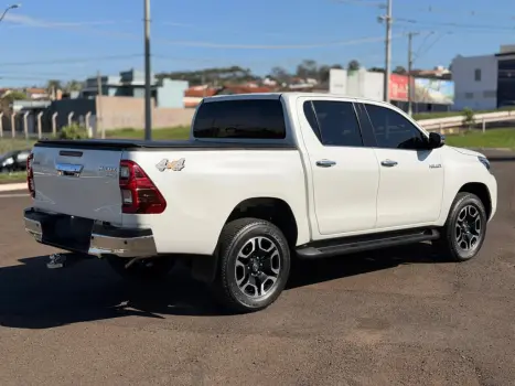 TOYOTA Hilux Caminhonete 2.8 16V SRX 4X4 DIESEL CABINE DUPLA AUTOM�TICO, Foto 4