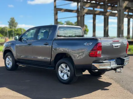 TOYOTA Hilux Caminhonete 2.8 16V SRX 4X4 DIESEL CABINE DUPLA AUTOM�TICO, Foto 2