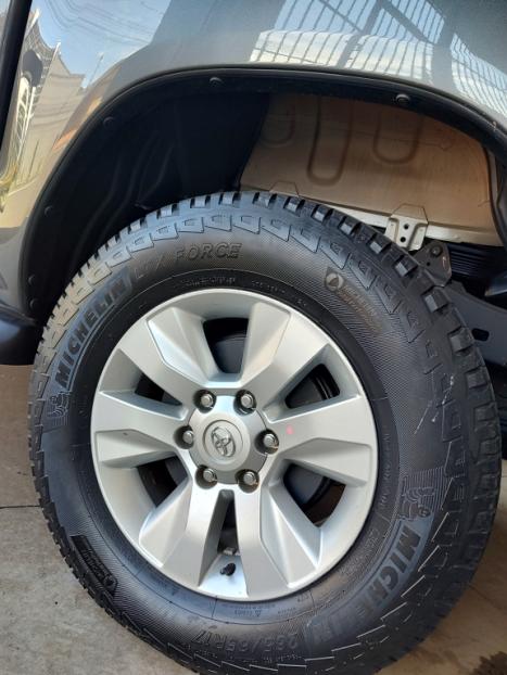 TOYOTA Hilux Caminhonete 2.8 16V SRV 4X4 DIESEL CABINE DUPLA AUTOM�TICO, Foto 8
