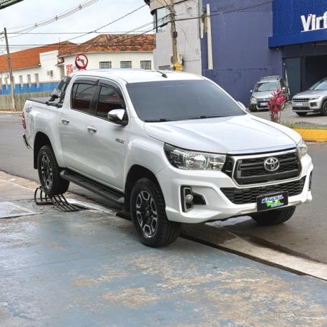 TOYOTA Hilux Caminhonete 2.8 16V SRV 4X4 DIESEL CABINE DUPLA AUTOM�TICO, Foto 4