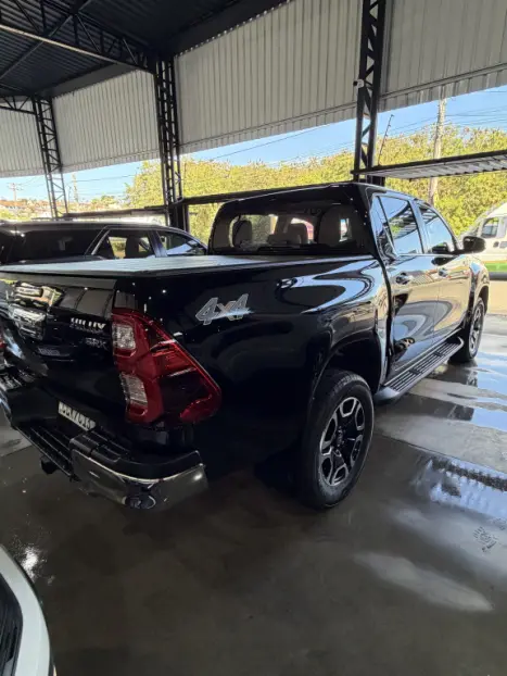 TOYOTA Hilux Caminhonete 2.8 16V SRX 4X4 TURBO DIESEL CABINE DUPLA AUTOM�TICO, Foto 2