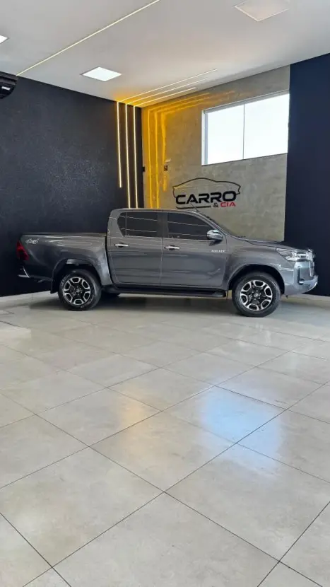 TOYOTA Hilux Caminhonete 2.8 16V SRX 4X4 DIESEL CABINE DUPLA AUTOM�TICO, Foto 4