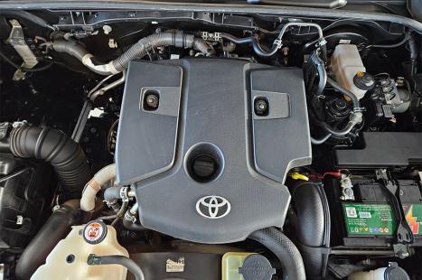 TOYOTA Hilux Caminhonete 2.8 16V SRX 4X4 TURBO DIESEL CABINE DUPLA AUTOM�TICO, Foto 14
