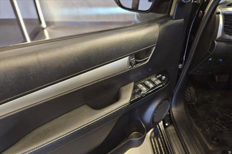 TOYOTA Hilux Caminhonete 2.8 16V SRX 4X4 DIESEL CABINE DUPLA AUTOM�TICO, Foto 15