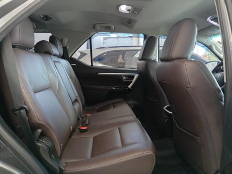 TOYOTA Hilux Caminhonete 2.8 16V 4P SRX DIESEL CABINE DUPLA, Foto 8