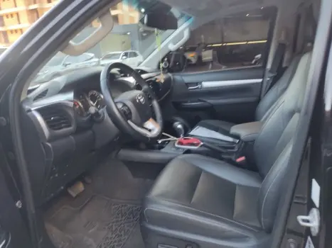 TOYOTA Hilux Caminhonete 2.8 16V SRX 4X4 TURBO DIESEL CABINE DUPLA AUTOMÁTICO, Foto 3