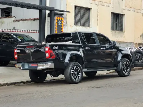 TOYOTA Hilux Caminhonete 2.8 16V SRX 4X4 TURBO DIESEL CABINE DUPLA AUTOMÁTICO, Foto 2