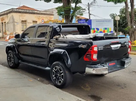 TOYOTA Hilux Caminhonete 2.8 16V SRX 4X4 TURBO DIESEL CABINE DUPLA AUTOMÁTICO, Foto 3