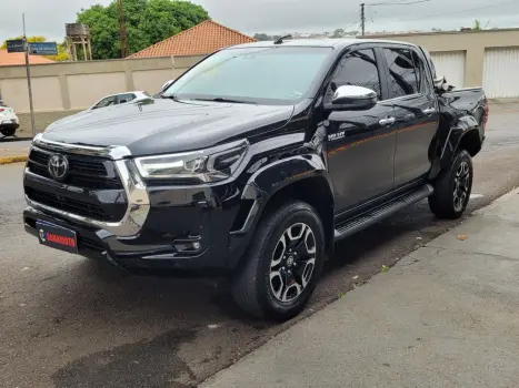 TOYOTA Hilux Caminhonete 2.8 16V SRX 4X4 TURBO DIESEL CABINE DUPLA AUTOMÁTICO, Foto 4