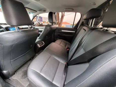 TOYOTA Hilux Caminhonete 2.8 16V SRX 4X4 TURBO DIESEL CABINE DUPLA AUTOMÁTICO, Foto 6