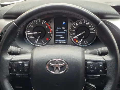 TOYOTA Hilux Caminhonete 2.8 16V SRX 4X4 TURBO DIESEL CABINE DUPLA AUTOMÁTICO, Foto 9