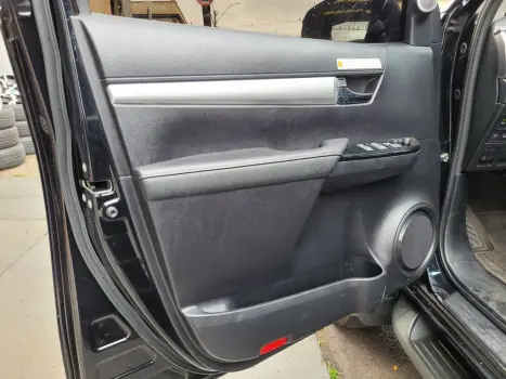 TOYOTA Hilux Caminhonete 2.8 16V SRX 4X4 TURBO DIESEL CABINE DUPLA AUTOMÁTICO, Foto 11