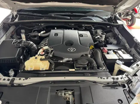 TOYOTA Hilux Caminhonete 2.8 16V SRV 4X4 DIESEL CABINE DUPLA AUTOMÁTICO, Foto 16