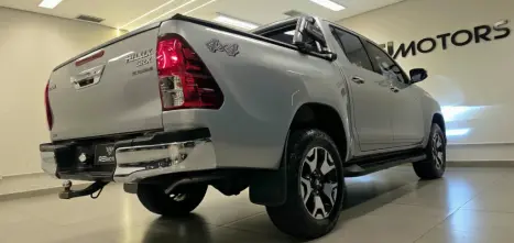 TOYOTA Hilux Caminhonete 2.8 16V SRX 50 ANOS 4X4 TURBO DIESEL CABINE DUPLA AUTOMÁTICO, Foto 5