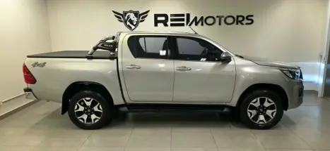 TOYOTA Hilux Caminhonete 2.8 16V SRX 50 ANOS 4X4 TURBO DIESEL CABINE DUPLA AUTOMÁTICO, Foto 6