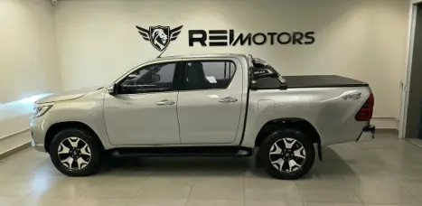 TOYOTA Hilux Caminhonete 2.8 16V SRX 50 ANOS 4X4 TURBO DIESEL CABINE DUPLA AUTOMÁTICO, Foto 7