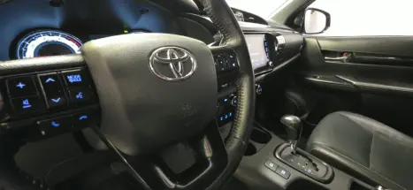 TOYOTA Hilux Caminhonete 2.8 16V SRX 50 ANOS 4X4 TURBO DIESEL CABINE DUPLA AUTOMÁTICO, Foto 10