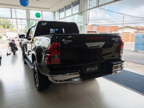TOYOTA Hilux Caminhonete 2.8 16V SRV 4X4 DIESEL CABINE DUPLA AUTOMÁTICO, Foto 4