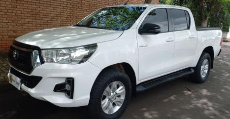 TOYOTA Hilux Caminhonete 2.8 16V 4P SR 4X4 DIESEL CABINE DUPLA AUTOMÁTICO, Foto 1