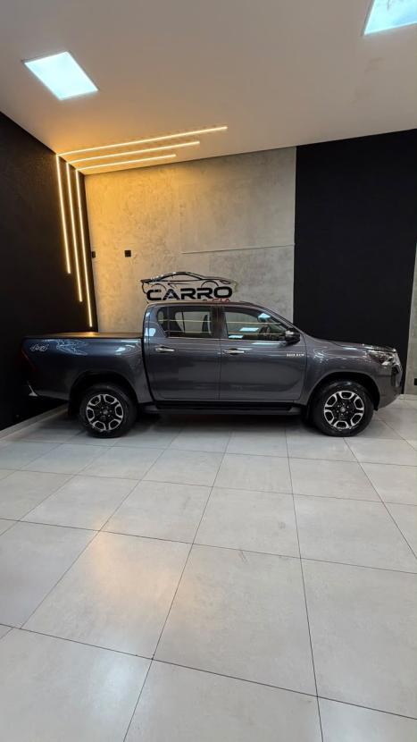 TOYOTA Hilux Caminhonete 2.8 16V SRX 4X4 TURBO DIESEL CABINE DUPLA AUTOMÁTICO, Foto 4