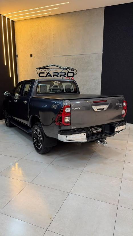 TOYOTA Hilux Caminhonete 2.8 16V SRX 4X4 TURBO DIESEL CABINE DUPLA AUTOMÁTICO, Foto 5