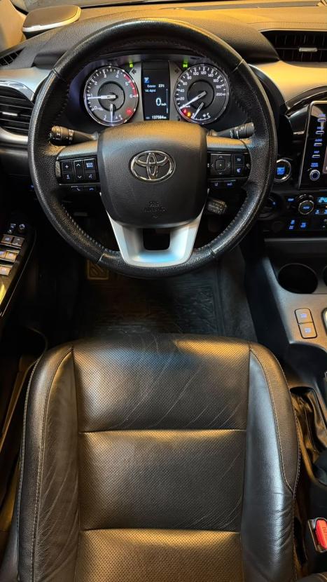 TOYOTA Hilux Caminhonete 2.8 16V SRX 4X4 TURBO DIESEL CABINE DUPLA AUTOMÁTICO, Foto 7