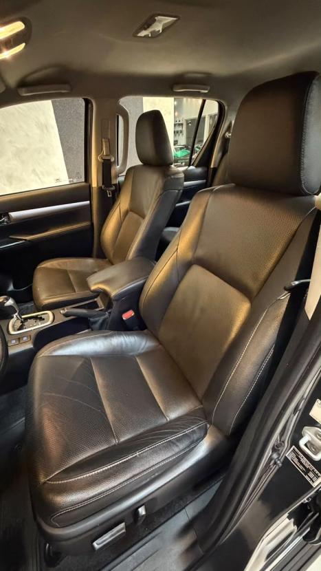 TOYOTA Hilux Caminhonete 2.8 16V SRX 4X4 TURBO DIESEL CABINE DUPLA AUTOMÁTICO, Foto 8