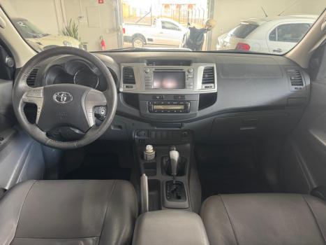 TOYOTA Hilux Caminhonete 3.0 4P 4X4 SRV TURBO DIESEL CABINE DUPLA AUTOMÁTICO, Foto 14