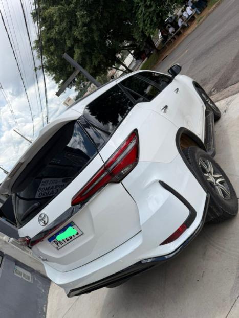 TOYOTA Hilux SW4 2.7 16V 4P FLEX SRV 7 LUGARES AUTOM�TICO, Foto 2