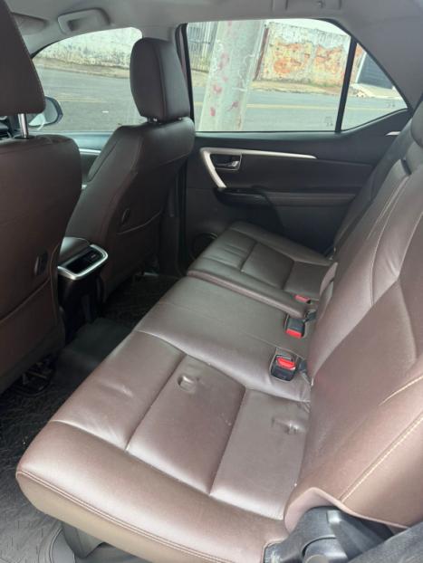 TOYOTA Hilux SW4 2.7 16V 4P FLEX SRV 7 LUGARES AUTOM�TICO, Foto 3