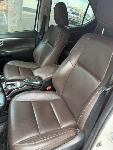 TOYOTA Hilux SW4 2.7 16V 4P FLEX SRV 7 LUGARES AUTOM�TICO, Foto 4