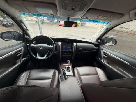 TOYOTA Hilux SW4 2.7 16V 4P FLEX SRV 7 LUGARES AUTOM�TICO, Foto 5