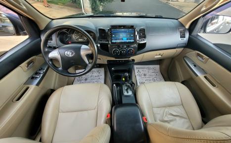 TOYOTA Hilux SW4 2.7 16V 4P FLEX SR 7 LUGARES AUTOM�TICO, Foto 9