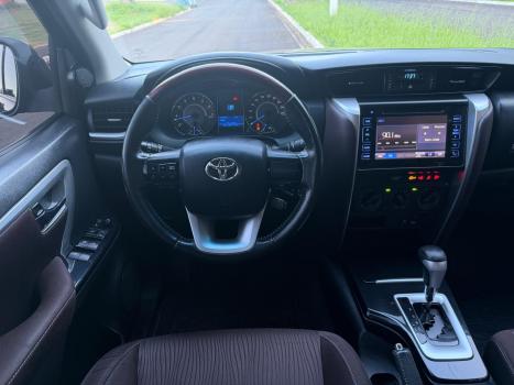 TOYOTA Hilux SW4 2.7 16V 4P FLEX SR 7 LUGARES AUTOM�TICO, Foto 13