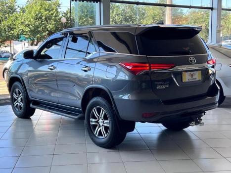 TOYOTA Hilux SW4 2.7 16V 4P FLEX SRV 7 LUGARES AUTOM�TICO, Foto 4