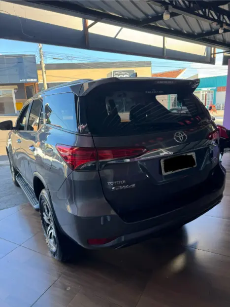 TOYOTA Hilux SW4 2.7 16V 4P FLEX SRV 7 LUGARES AUTOM�TICO, Foto 4