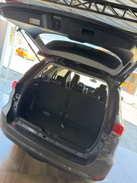 TOYOTA Hilux SW4 2.7 16V 4P FLEX SRV 7 LUGARES AUTOM�TICO, Foto 17