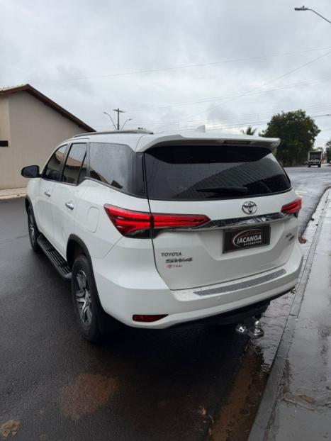 TOYOTA Hilux SW4 2.7 16V 4P FLEX SRV 7 LUGARES AUTOM�TICO, Foto 3