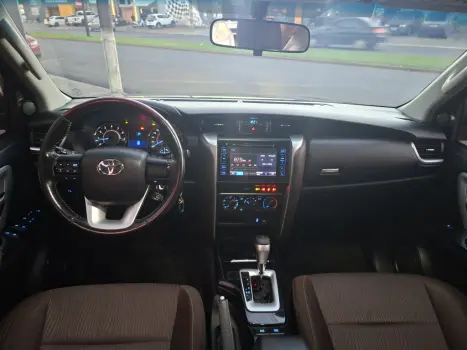 TOYOTA Hilux SW4 2.7 16V 4P FLEX SR 7 LUGARES AUTOMÁTICO, Foto 11