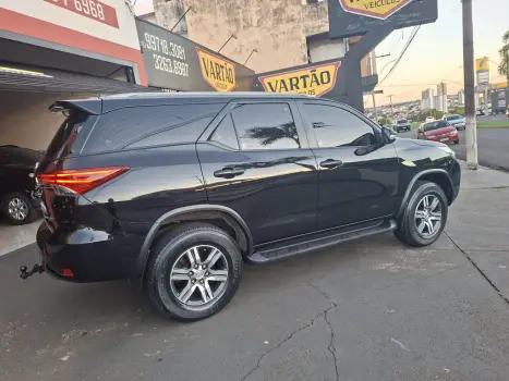 TOYOTA Hilux SW4 2.7 16V 4P FLEX SR 7 LUGARES AUTOMÁTICO, Foto 24