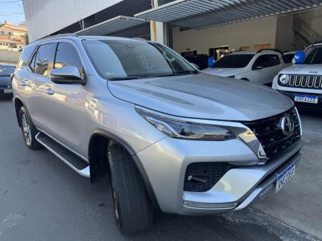 TOYOTA Hilux SW4 2.8 16V 4P SRX 4X4 7 LUGARES TURBO DIESEL AUTOMÁTICO, Foto 3 TOYOTA Hilux SW4 2.8 16V 4P SRX 4X4 7 LUGARES TURBO DIESEL AUTOMÁTICO, Foto 3