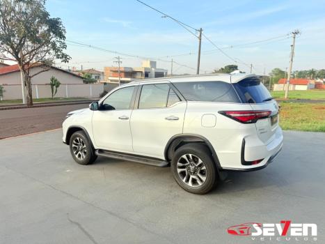 TOYOTA Hilux SW4 2.8 16V 4P SRX PLATINUM 4X4 7 LUGARES TURBO DIESEL AUTOMTICO, Foto 2