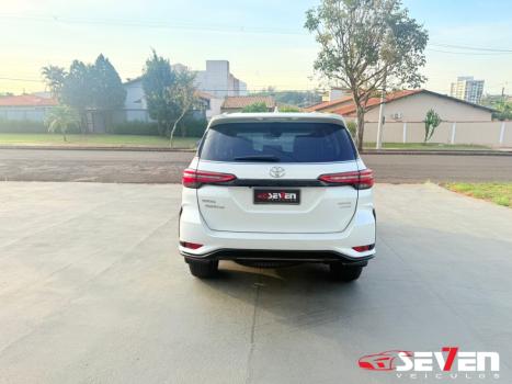 TOYOTA Hilux SW4 2.8 16V 4P SRX PLATINUM 4X4 7 LUGARES TURBO DIESEL AUTOMTICO, Foto 3