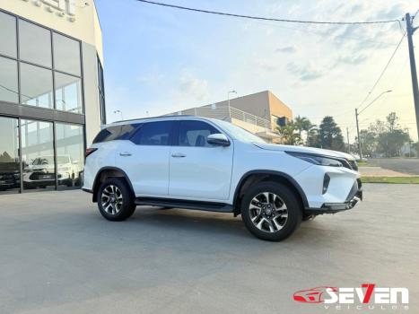 TOYOTA Hilux SW4 2.8 16V 4P SRX PLATINUM 4X4 7 LUGARES TURBO DIESEL AUTOMTICO, Foto 4